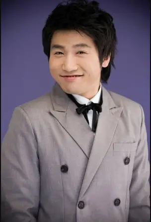 Yoo Se Yoon Nationality, Born, Gender, Yoo Se Yoon is an actor and comedian, born in Seoul, South Korea.