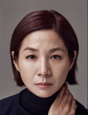 Kim Ho Jung Nationality, Born, Gender, Kim Ho Jung is a South Korean actress. Kim's portrayal as an sick wife in Im Kwon Taek's film Revivre (2015).
