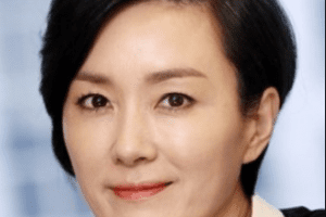 Oh Yeon Soo Nationality, Age, Born, Gender, 오연수, Plot, Oh, Yeon Soo is a South Korean actress. Yeon Soo made her debut in 1989 among a batch of actors.