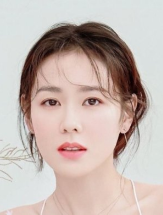 Son Ye Jin Born, Age, 손언진, Gender, 손예진, Nationality, Son Ye Jin is a South Korean actress below MSTeam Entertainment.