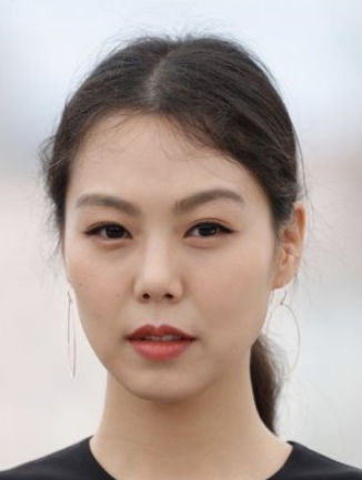 Kim Min Hee Nationality, Age, Plot, Born, 김민희, Gender, Kim Min Hee commenced modelling when she turned into in middle college and soon seemed as a cowl girl in teen magazines.