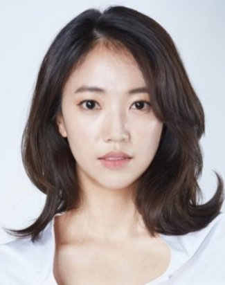 Jeon Hye Jin Nationality, 전혜진, Age, Plot, Born, Gender, Jeon met her husband Lee Chun Hee on the set of the SBS drama, Smile, You.