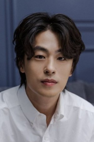 Koo Kyo Hwan Nationality, Born, Age, Gender, 구교환, Plot, Koo Kyo Hwan, born in Seoul, is a South Korean actor, gown clothier, editor, producer, director, and screenwriter.