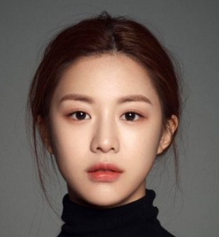 Go Yoon Jung Biography, Plot, 고윤정, 高允贞, Age, Born, Gender, Go Youn Jung is a South Korean actress and version underneath MAA control.