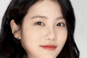Shin Ye Eun Nationality, Born, Age, 신예은, Biography, 신예은, Gender, Plot, Shin Ye Eun, born in Sokcho, is a South Korean actress represented by JYP Entertainment.
