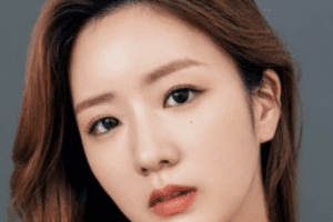 Yoon Bo Mi Biography, Plot, Age, Born, 윤보미, Gender, Yoon Bo Mi, born in Suwon, is a South Korean actress and member of the woman group Apink beneath IST Entertainment.
