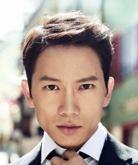 Ji Sung Nationality, Biography, Gender, Age, Born, 지성, Plot, He received Daesang (the Grand Prize) for “Kill Me Heal Me” in 2015 and “Defendant” in 2017.