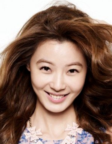 Yoon So Yi Nationality, Biography, Born, Gender, Age, 윤소이, Plot, Yoon So Yi debuted as a model in Graffiti Magazine in 2001.