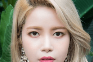 Solar Nationality, Age, Born, 솔라, Biography, Gender, Plot, Kim Yong Seon, known by her degree name Solar.