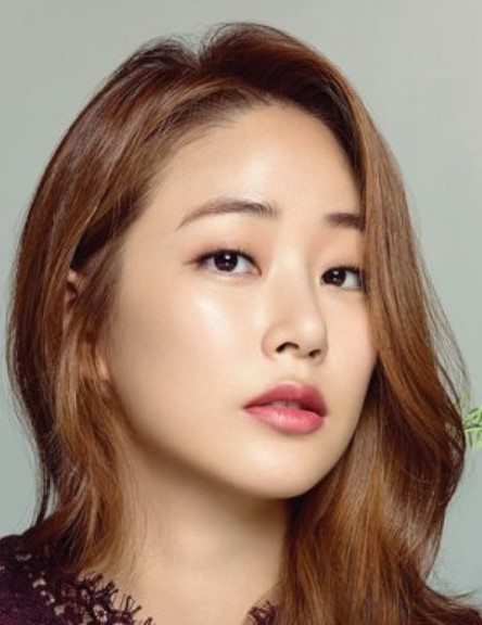Kim Hyo Jin Nationality, Age, Born, Biography, 김효진, Plot, Gender, Kim Hyo Jin is a South Korean model and entertainer.
