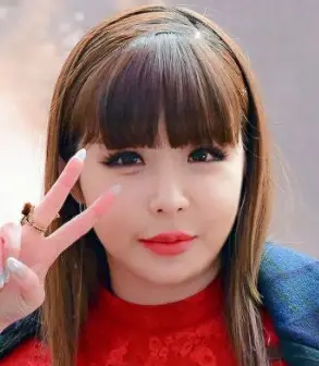 Park Bom Nationality, Age, Born, 박봄, Gender, Plot, Park Bom, better known by the mononym Bom, is a South Korean vocalist.