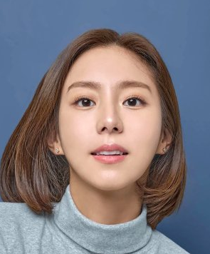 Uee Plot, Nationality, Age, Biography, 유이, Born, Gender, she was a swimmer and contended in the Korean Public Games Celebration.