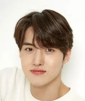 Yeo One Nationality, Biography, Plot, 여원, Age, Born, Gender, He made his acting presentation in the 2016 web show "Flash".