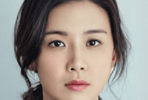 Lee Bo Young Gender, 이보영, Nationality, Age, Born, Biography, Plot, Lee met entertainer Ji Sung on the arrangement of 2004 television series Save Last Dance for Me, and they affirmed their relationship in 2007.