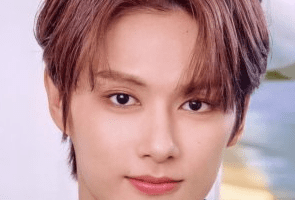 Jun Nationality, 文俊辉, Age, Born, 문준휘, Biography, Gender, Plot, He moved to Korea subsequent to having a touch of acting involvement with China.