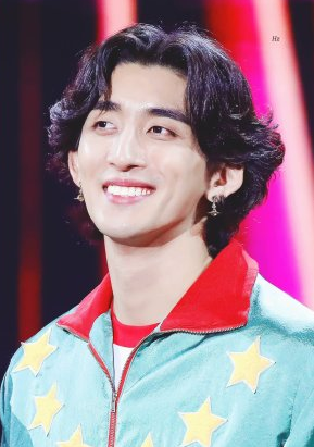 Choi Jung Hoon Nationality, Plot, Age, 최정훈, Biography, Born, Gender, He is the primary performer of the non mainstream musical gang Jannabi.