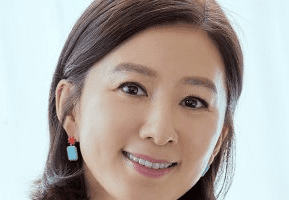 Kim Hee Ae Nationality, Biography, 김희애, Gender, Age, Born, Plot, She is a multi-grant winning entertainer, wining five Baeksang Expressions Grants.