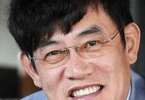 Lee Kyung Kyu Nationality, Age, Plot, Born, Biography, 이경규, Gender, He was the most generously compensated performer on the KBS network in 2010, with profit of ₩535 million.