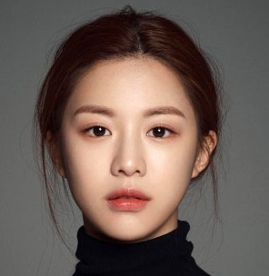 Go Youn Jung Nationality, Age, Biography, Height, 고윤정, Born, Gender, Plot, She went to Seoul Lady's College to concentrate on Craftsmanship.