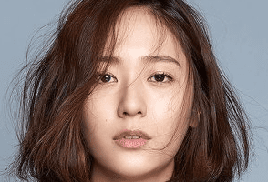 Krystal Jung Nationality, Biography, Age, Born, Height, 크리스탈 정, Plot, She originally showed up in a Lotte business with Korean entertainer Han Ga In.