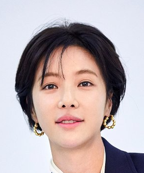 Hwang Jung Eum Nationality, Biography, Age, 황정음, Gender, Height, Plot, She formally made her acting presentation in the 2007 TV show "The Individual I Love".