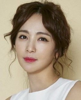Yoon Hae Young Nationality, Gender, Born, Biography, Age, Plot, Yoon Hae Young is a South Korean entertainer.