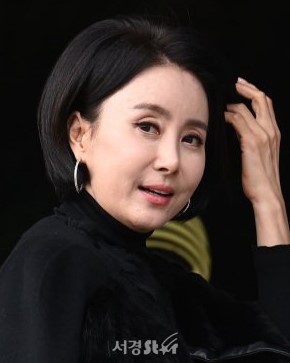 Kim Kyung Sook Nationality, Plot, Gender, Biography, Age, 김경숙, Intro, Kim Kyung Sook is a South Korean actress.