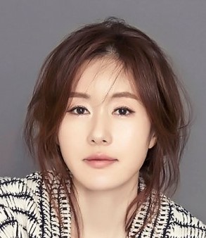 Kim Jee Soo Nationality, Age, Bio, Gender, Born, Intro, Kim Jee Soo is a South Korean entertainer.