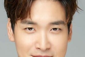 Jung Gyu Woon Nationality, Plot, Biography, Gender, Born, Intro, He is a South Korean entertainer.