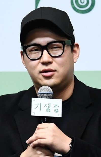 Han Jin Won Biography, Gender, Nationality, Age, Born, Han Jin Won is a South Korean writer.