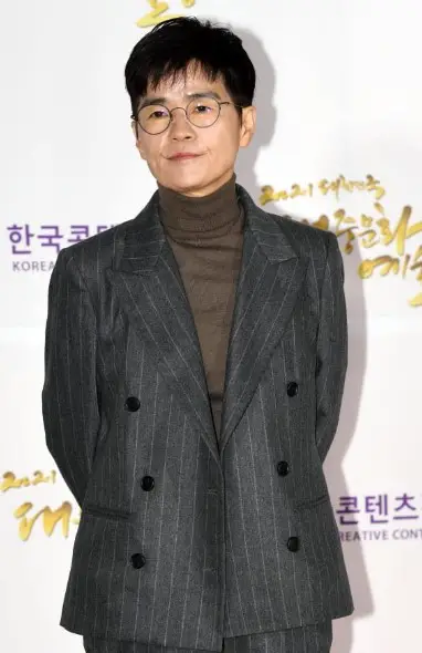 Noh Hee Kyung Biography, Born, Gender, Age, Nationality, Noh Hee Kyung is a South Korean writer.