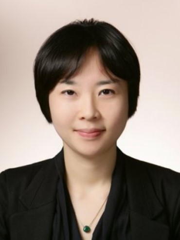 Lee Na Jung Biography, Born, Age, Nationality, Gender, Lee Na Jung is a South Korean female director.