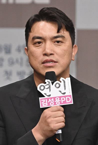 Kim Sung Yong Biography, Age, Born, Gender, Nationality, Kim Sung Yong is a South Korean director.